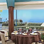 Logis Hotellerie Les Brisants , Restaurant J M Perochon