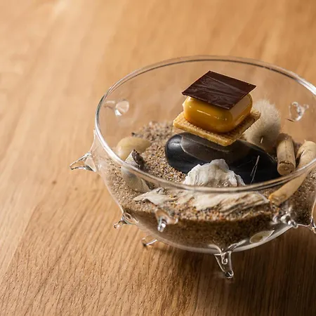 Logis Hôtellerie Les Brisants , Restaurant J M Perochon