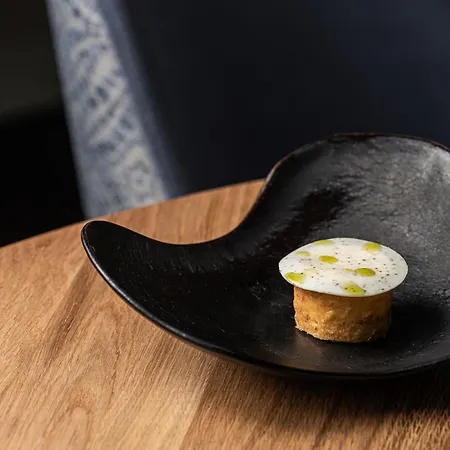 Hotellerie Les Brisants , Restaurant J M Perochon 3*