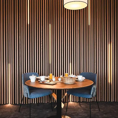 Logis Hôtellerie Les Brisants , Restaurant J M Perochon