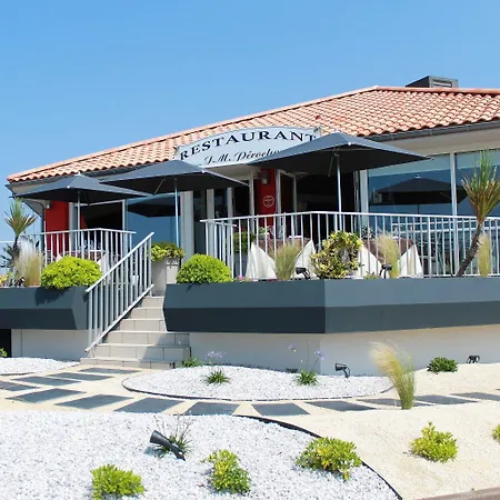 Logis Hôtellerie Les Brisants , Restaurant J M Perochon