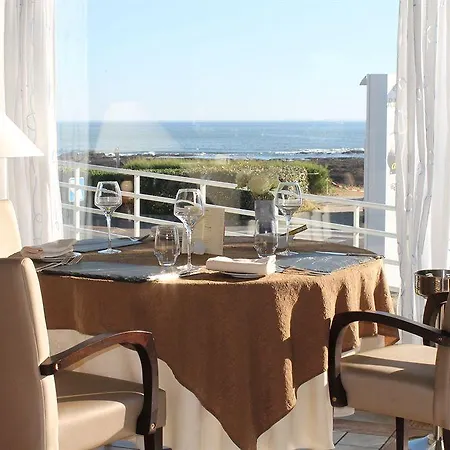 Hotel Logis Hôtellerie Les Brisants , Restaurant J M Perochon 3*