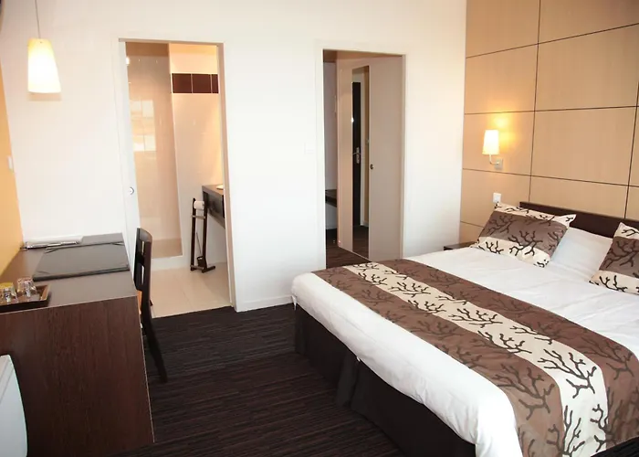 Logis Hotellerie Les Brisants , Restaurant J M Perochon Szálloda 3*