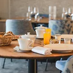 Logis Hotellerie Les Brisants , Restaurant J M Perochon 3*
