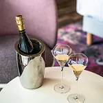 Logis Hotellerie Les Brisants , Restaurant J M Perochon