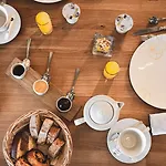 Logis Hotellerie Les Brisants , Restaurant J M Perochon 3*
