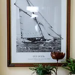 Hotel Logis Hotellerie Les Brisants , Restaurant J M Perochon 3*