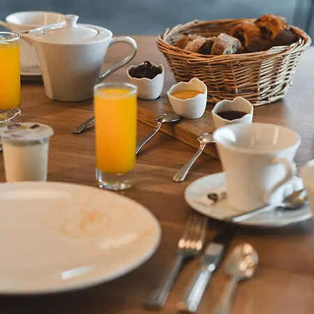 Hotel Logis Hotellerie Les Brisants , Restaurant J M Perochon 3*