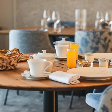 Logis Hotellerie Les Brisants , Restaurant J M Perochon 3*