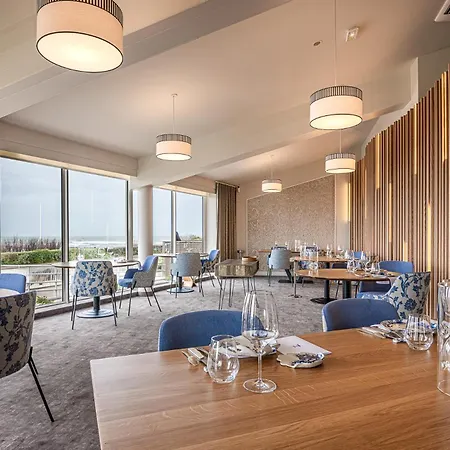 Отель Logis Hotellerie Les Brisants , Restaurant J M Perochon 3*