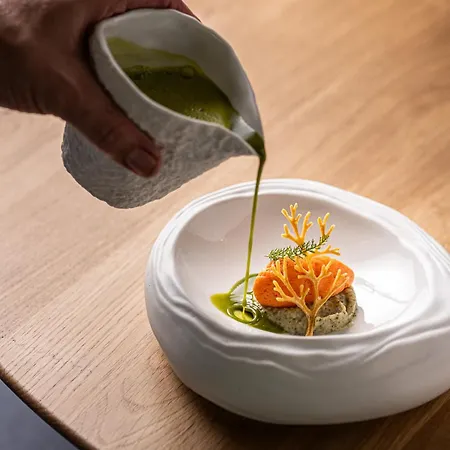 Logis Hotellerie Les Brisants , Restaurant J M Perochon 3*