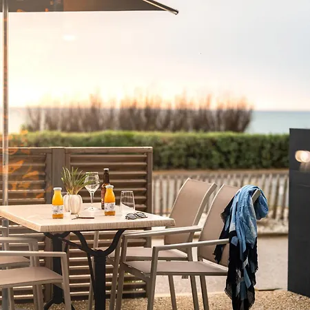 Logis Hotellerie Les Brisants , Restaurant J M Perochon فندق 3*