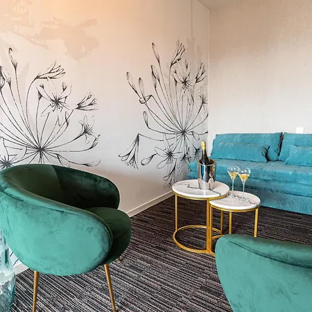 Logis Hotellerie Les Brisants , Restaurant J M Perochon فندق 3*