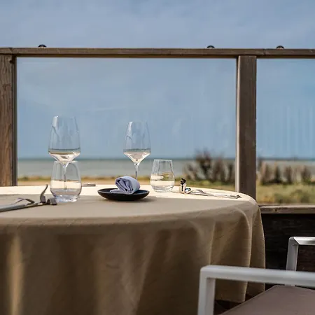 Hotel Logis Hotellerie Les Brisants , Restaurant J M Perochon Brétignolles-sur-Mer