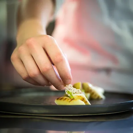 Logis Hotellerie Les Brisants , Restaurant J M Perochon 호텔