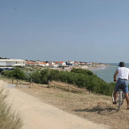 Hotel Logis Hotellerie Les Brisants , Restaurant J M Perochon 3*