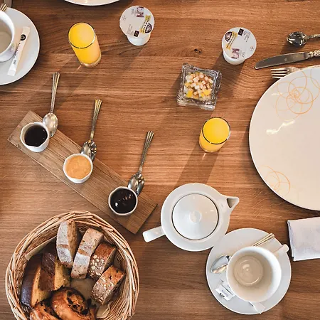 Logis Hotellerie Les Brisants , Restaurant J M Perochon 3*