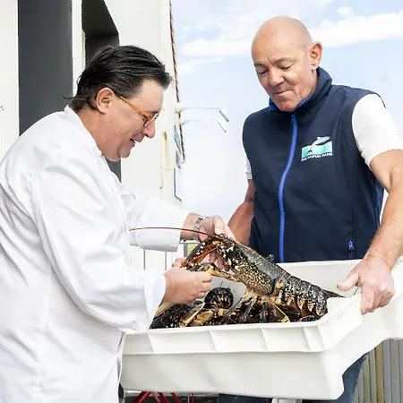 Hotel Logis Hotellerie Les Brisants , Restaurant J M Perochon 3*