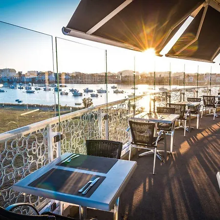 Logis Hotellerie Les Brisants , Restaurant J M Perochon 호텔