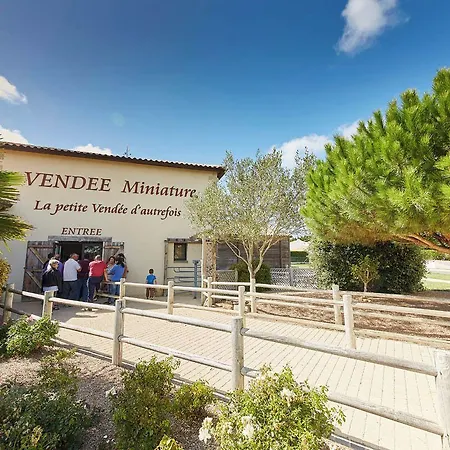 Logis Hotellerie Les Brisants , Restaurant J M Perochon 4*