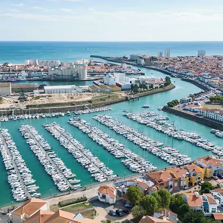 호텔 Logis Hotellerie Les Brisants , Restaurant J M Perochon 4*