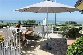 Hotel Logis Hotellerie Les Brisants , Restaurant J M Perochon 4*