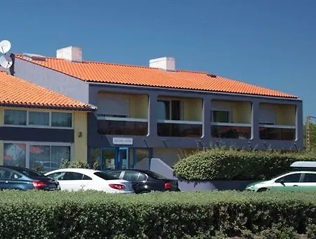 Hotel Logis Hotellerie Les Brisants , Restaurant J M Perochon 4*